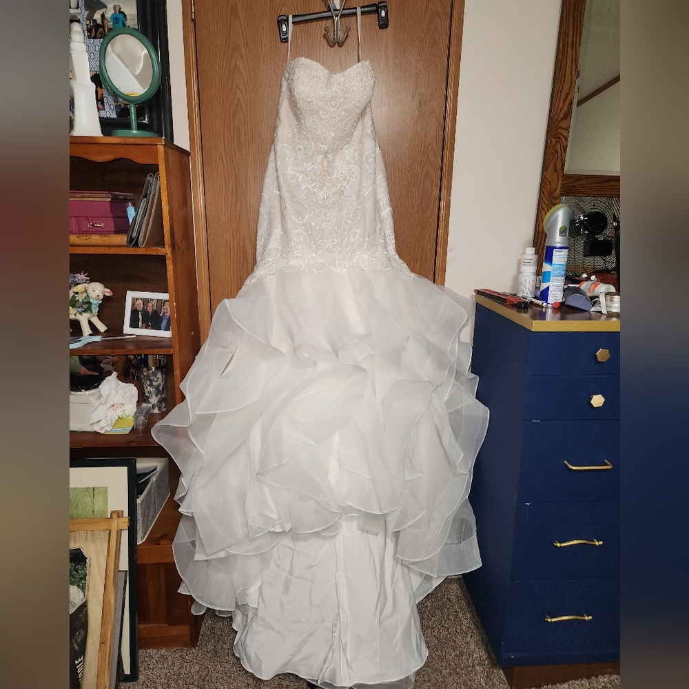 BNWT WEDDING DRESS!! Oleg Cassini 7CWG769 Strapless Wedding Gown NWT
